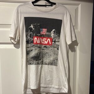 Old Navy White NASA Graphic Tee size m